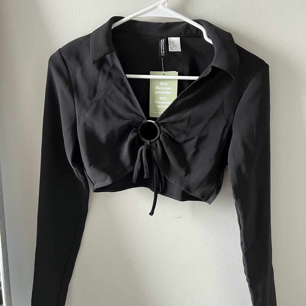 H&M DIVIDED Black Cropped Long Sleeve Blouse